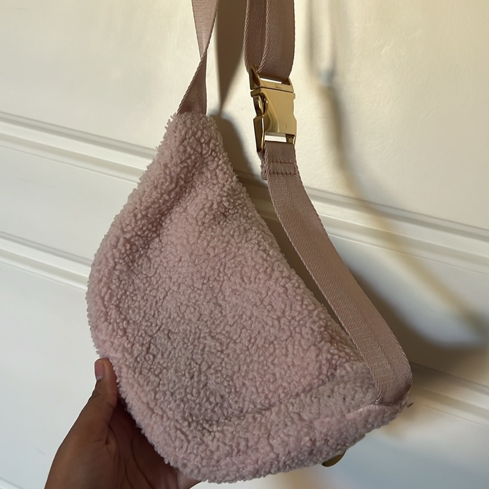 Stoney clover fuzzy fanny pack pink - Picture 3 of 5